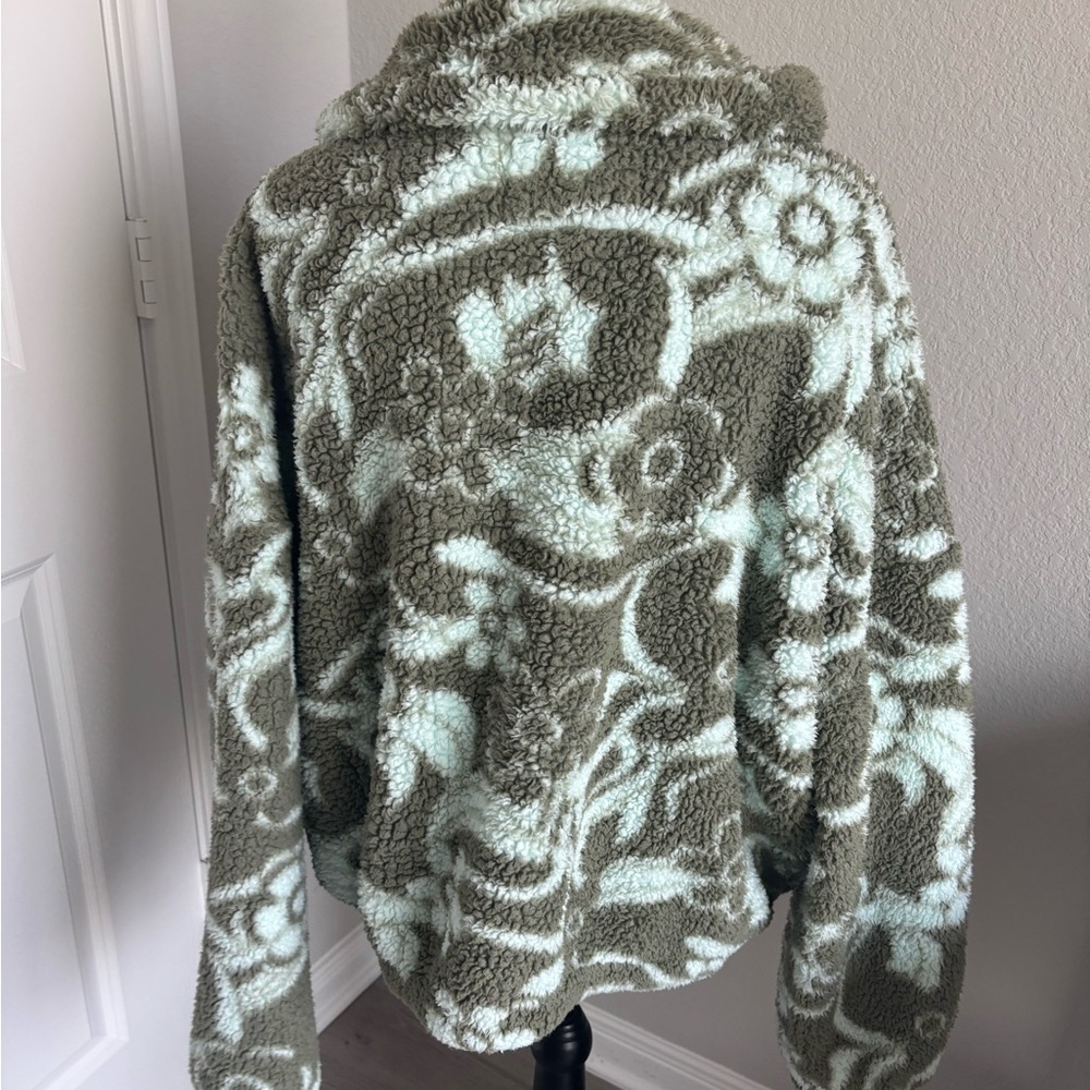 AMERICAN EAGLE Zip-Up Bear Hug Sherpa Sweatshirt Green L/XL - Picture 4 of 5